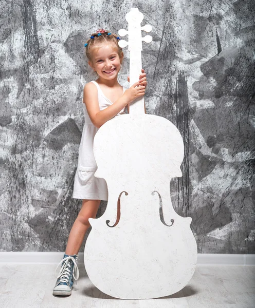 Menina com seu violoncelo — Fotografia de Stock