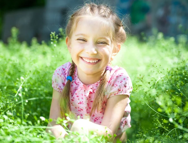 Leende liten flicka — Stockfoto