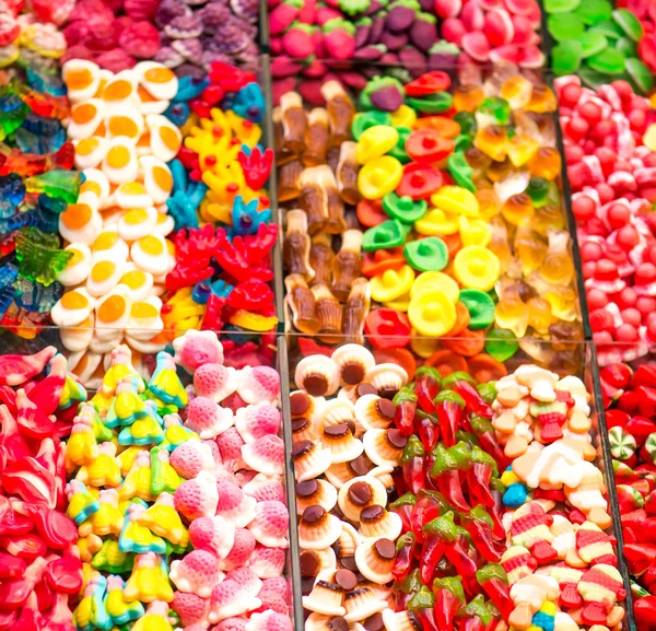 Barraca de mercado cheia de doces — Fotografia de Stock