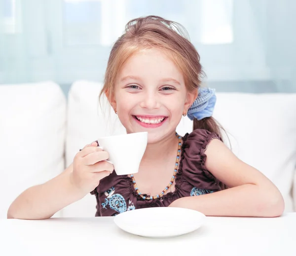 Cute little girl — Stock Photo, Image