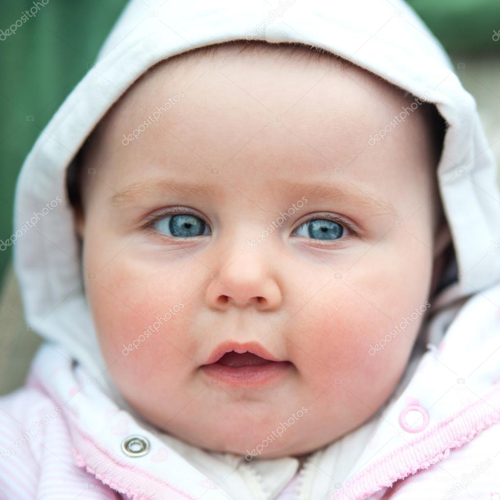 Portrait D Une Jolie Petite Fille Photographie Tan4ikk C Portrait D Une Jolie Petite Fille Photographie Tan4ikk C