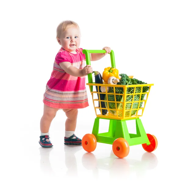 Chica con una cesta de productos — Foto de Stock