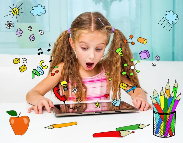 küçük kız ve onun sihirli tablet