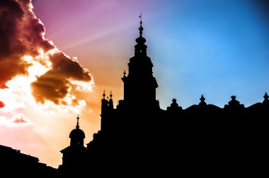 gün batımında kilise siluet