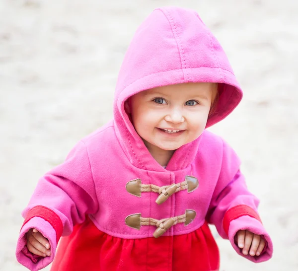 Little girl playing in autumn — Stock Photo, Image