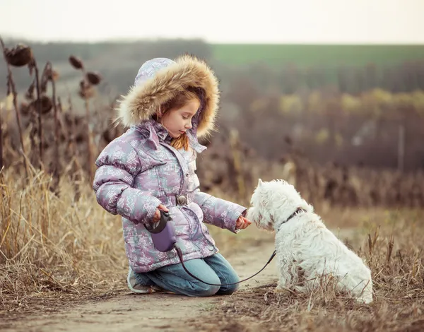 köpeği ile küçük kız
