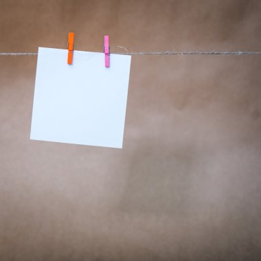 kırmızı bir kalp ile kağıt