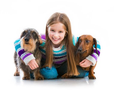onun dachshunds mutlu küçük kız