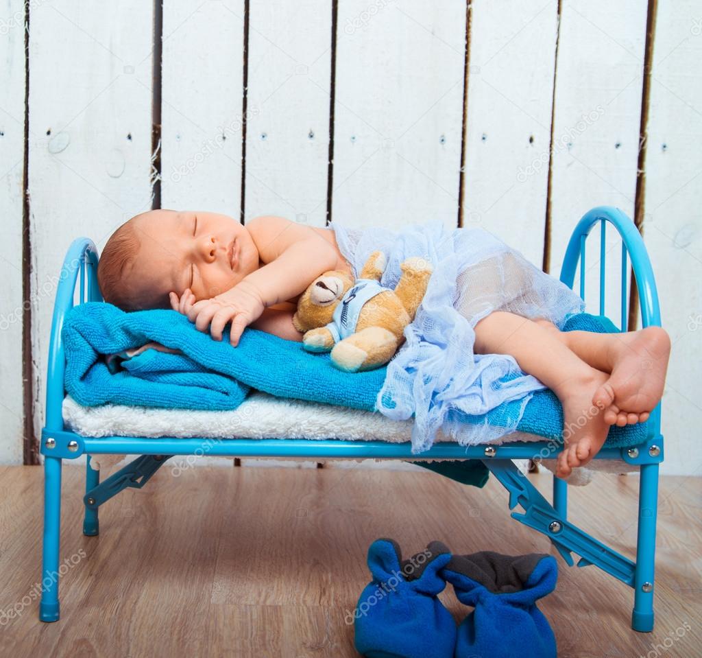 Newborn baby sleeps in a small bed — Stock Photo © tan4ikk 41976051
