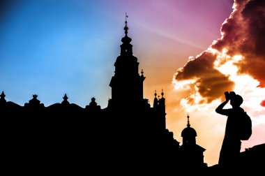gün batımında kilise siluet