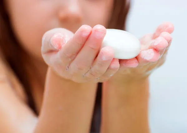 Bambina lavarsi le mani — Foto Stock