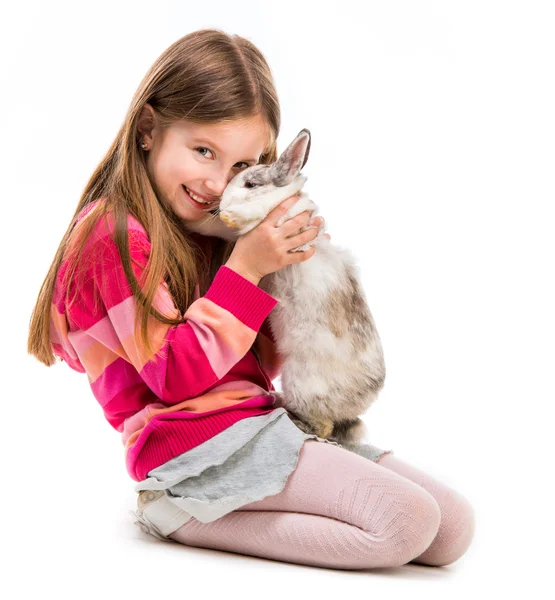 Fille mignonne avec bébé lapin — Photo