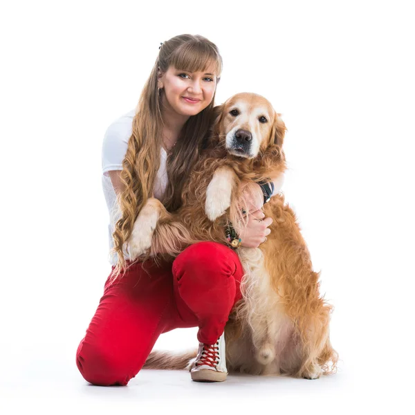 Mujer linda con su perro — Foto de Stock