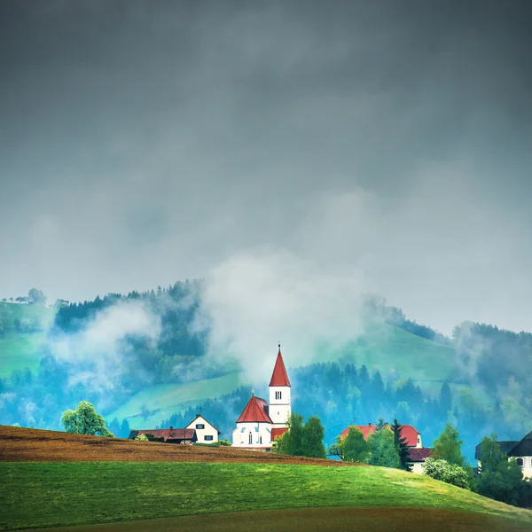 Kerk op heuvel — Stockfoto