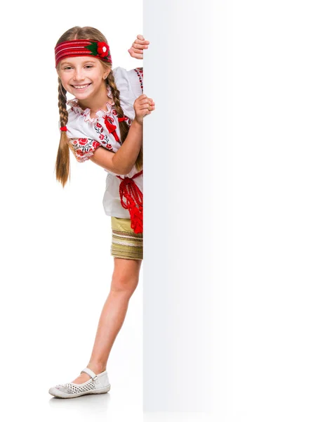 Fille en ukrainien costume holding board — Photo