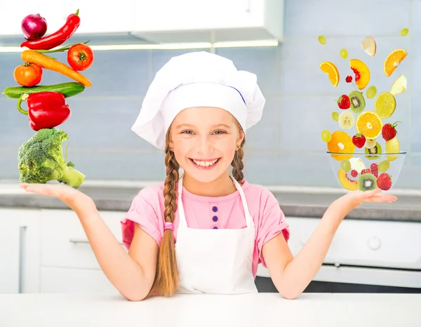 Petite fille habillée comme cuisinière — Photo