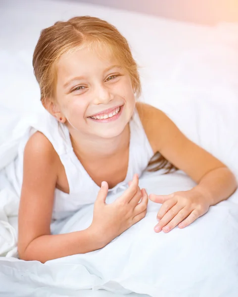 Girl woke up in bed — Stock Photo, Image