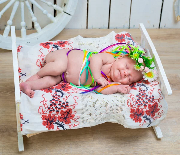 Chica recién nacida durmiendo —  Fotos de Stock