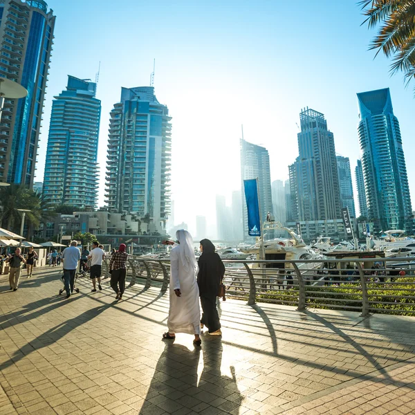 Moderne gebouwen in dubai jachthaven — Stockfoto