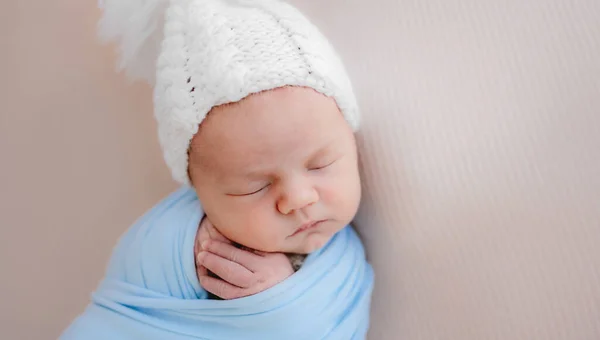 Nyfödd baby studio porträtt — Stockfoto