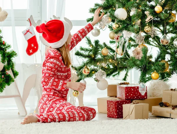 Gyermek karácsonykor — Stock Fotó
