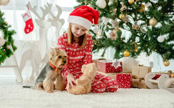 Niño en Navidad —  Fotos de Stock