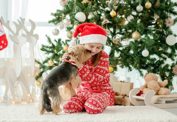 Niño en Navidad —  Fotos de Stock