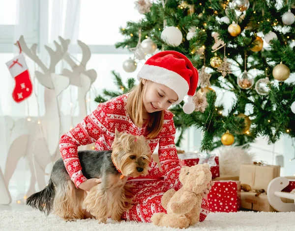 Niño en Navidad — Foto de Stock