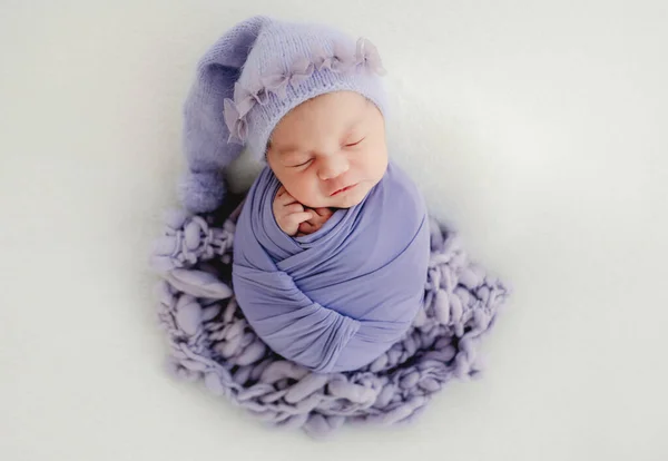 Neonato bambina ritratto — Foto Stock