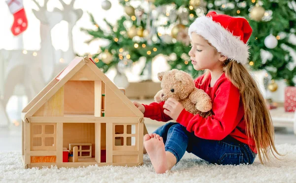 Karácsonykor a kislány — Stock Fotó