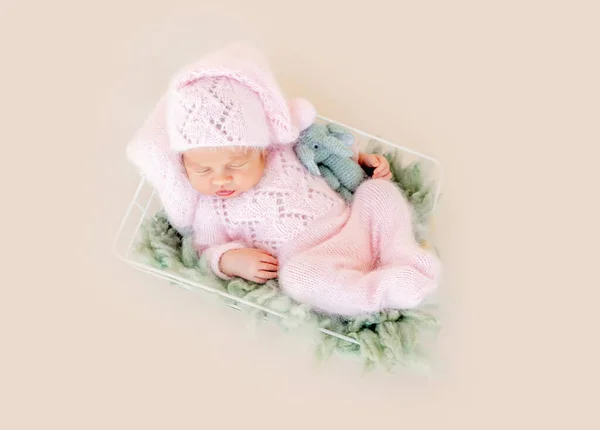 生まれたばかりの赤ちゃんの少女の肖像画 — ストック写真