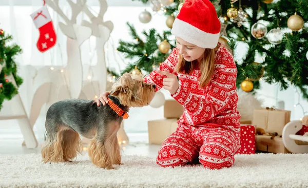 Niño en Navidad —  Fotos de Stock