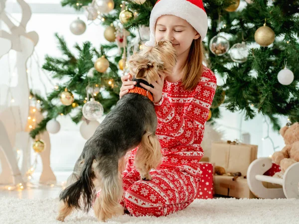 Niño en Navidad —  Fotos de Stock