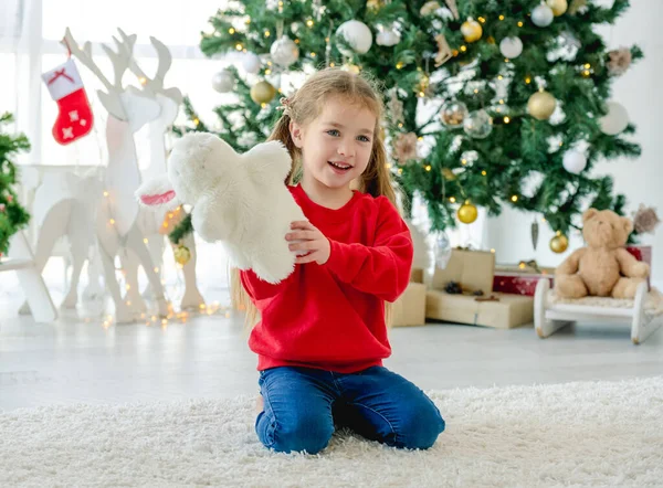 Barnflicka i juletid — Stockfoto