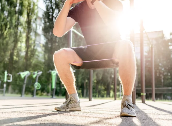 Man doing workout outdoors — Stock Photo, Image