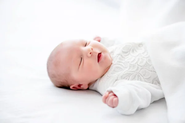 Pasgeboren baby thuis — Stockfoto