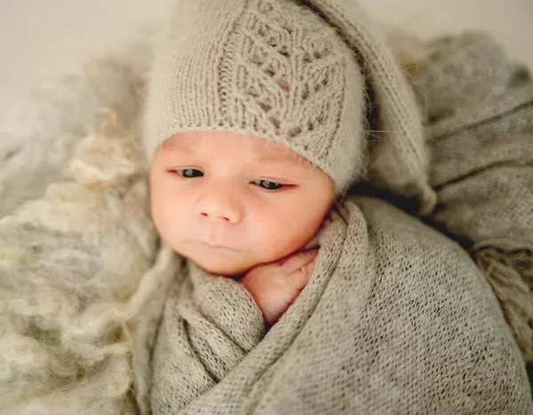 Newborn baby boy studio portrait — Stockfoto