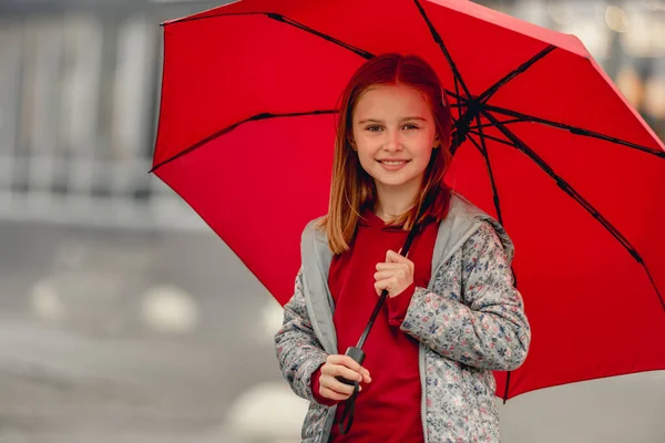 Genç kız sonbahar portresi — Stok fotoğraf