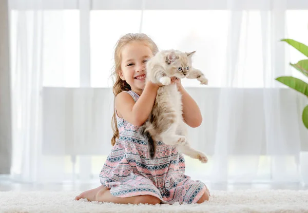 Lány rongybaba cica — Stock Fotó