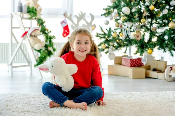Bambino ragazza nel periodo natalizio — Foto Stock