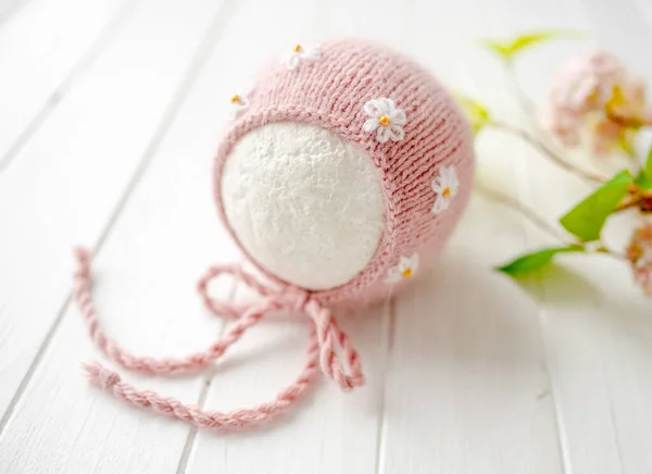 Handmade hat for newborn — Stock Photo, Image