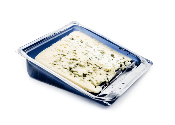 Stukje blauwe kaas op wit — Stockfoto
