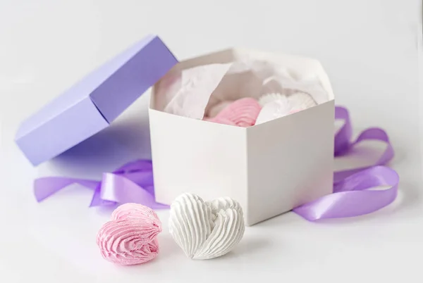 Marshmallow gift box — Stock Photo, Image