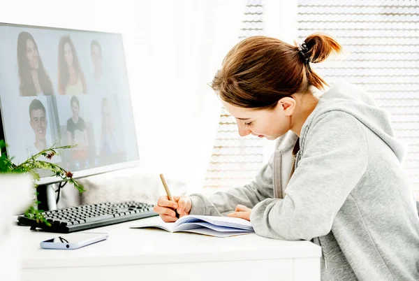 Girl studying at home — Stock Photo, Image