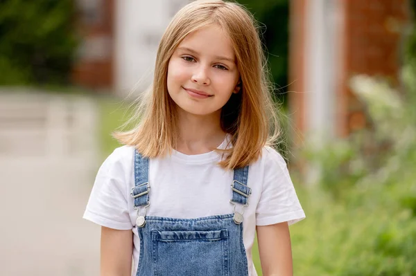 Preteen Girl City Summertime Smiling Closeup Portrait Beautiful Female Kid — Stockfoto