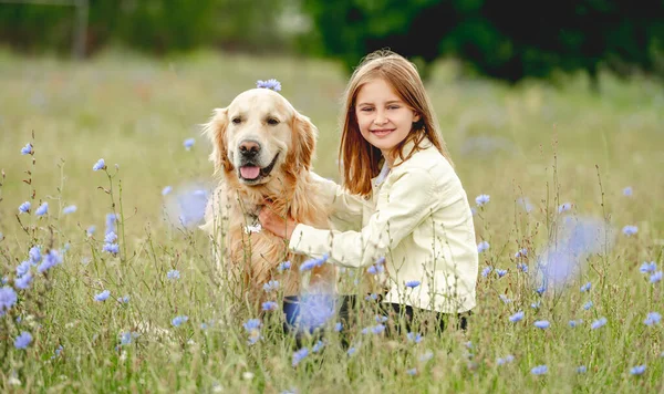 Portrait Beautiful Preteen Girl Petting Golden Retriever Dog Looking Him — Fotografia de Stock