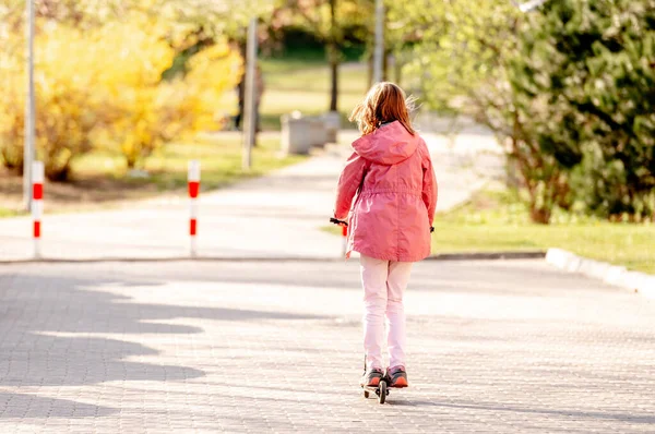 Funny Little Girl Rides Kick Scooter Street Back View — Φωτογραφία Αρχείου