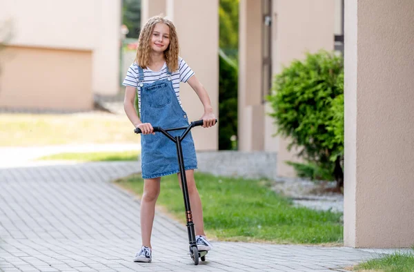 Little Girl Riding Kick Scooter Street Home — Foto Stock