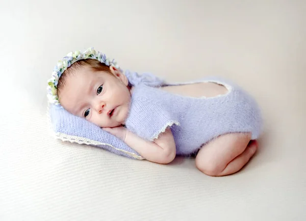 Newborn Baby Girl Wearing Knitted Costume Wreath Lying Pillow Cute — Fotografia de Stock