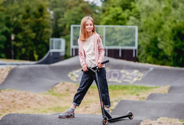 Preteen Girl Scooter City Park Spring Time Pretty Child Kid — Stok fotoğraf